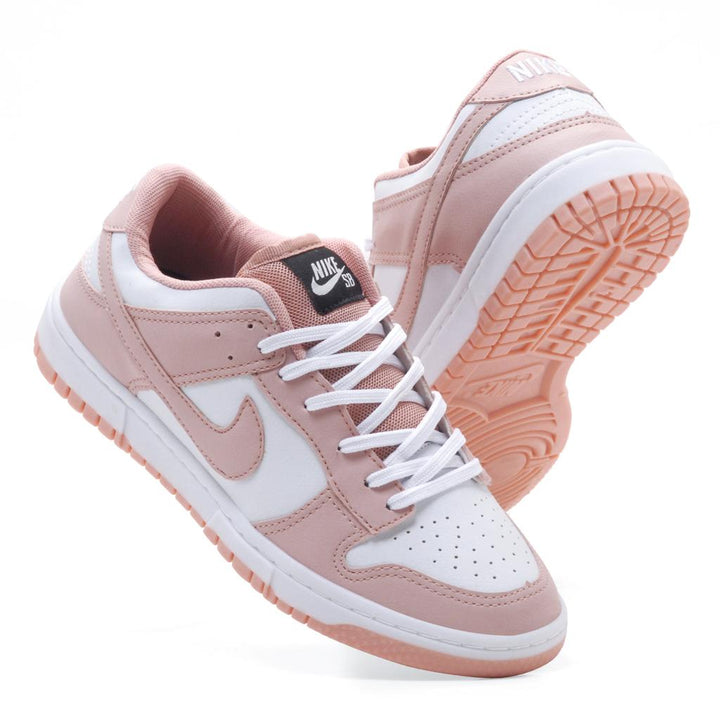 Tênis Sb Dunk Low Rosa / Branco